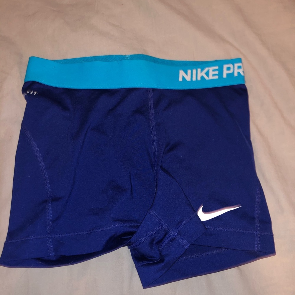 Women’s Nike Pros